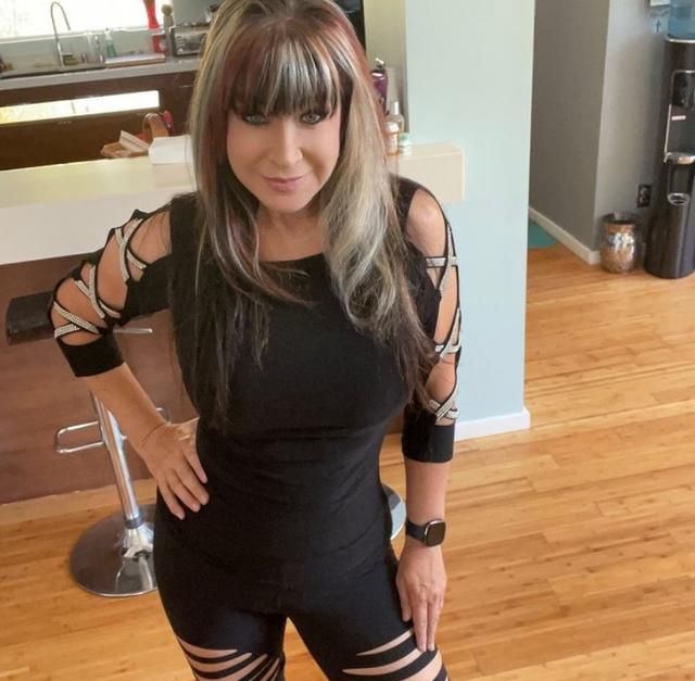 动作女星罗芙洛近照曝光气质变化太大难辨认64岁身材仍健硕