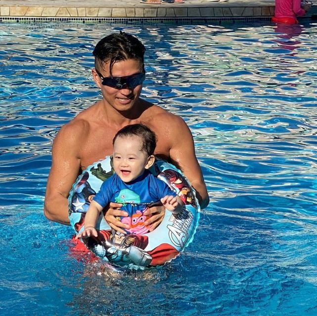 现在儿子已经是他的重心,陈山聪看起来就很有型,一身健硕的肌肉