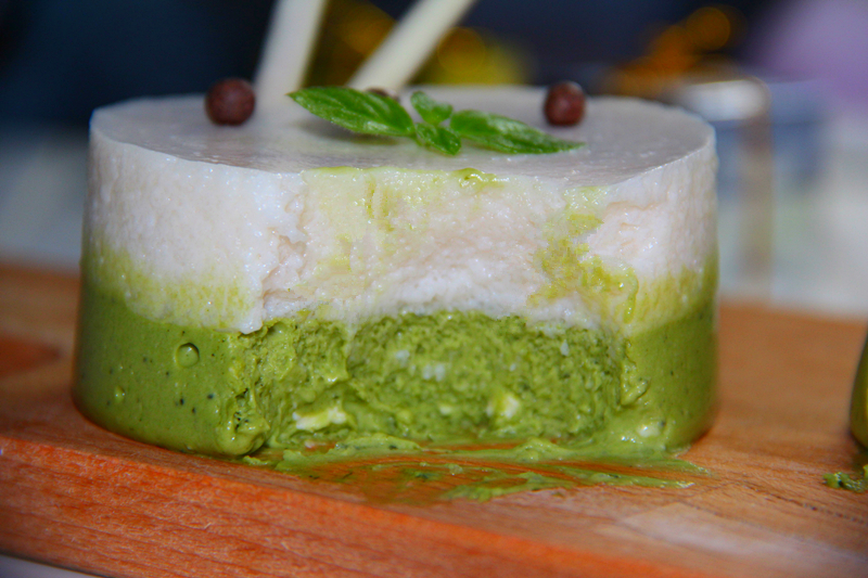 甜软清凉的抹茶椰香米布丁,一块布丁给你三种享受,是心动的感觉