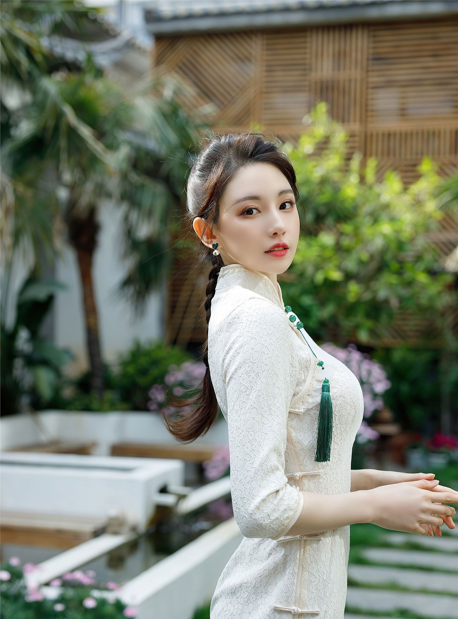 时尚美女小姐姐的装扮再奉上适合发朋友圈的句子第182期