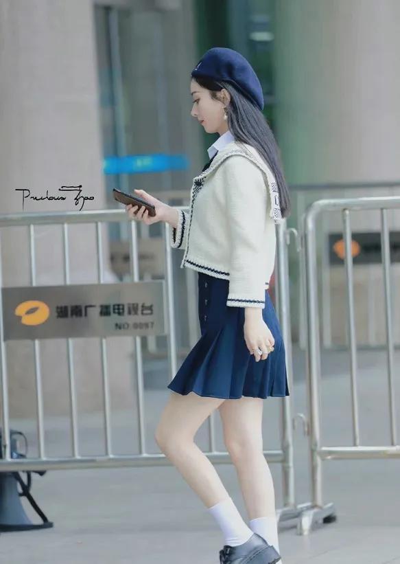 离婚以后，赵丽颖Jk裙太吸睛，美出新高度休闲区蓝鸢梦想 - Www.slyday.coM