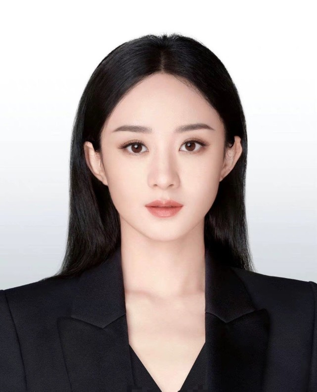 明星证件照曝光赵丽颖穿黑西装太有dior范,换校园风更时尚开挂