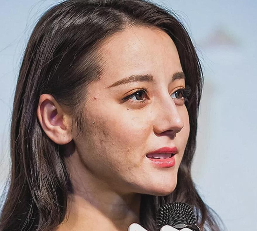 真实!明星大量未修图曝光,热巴毛孔闭口一堆,杨幂皮肤松垮