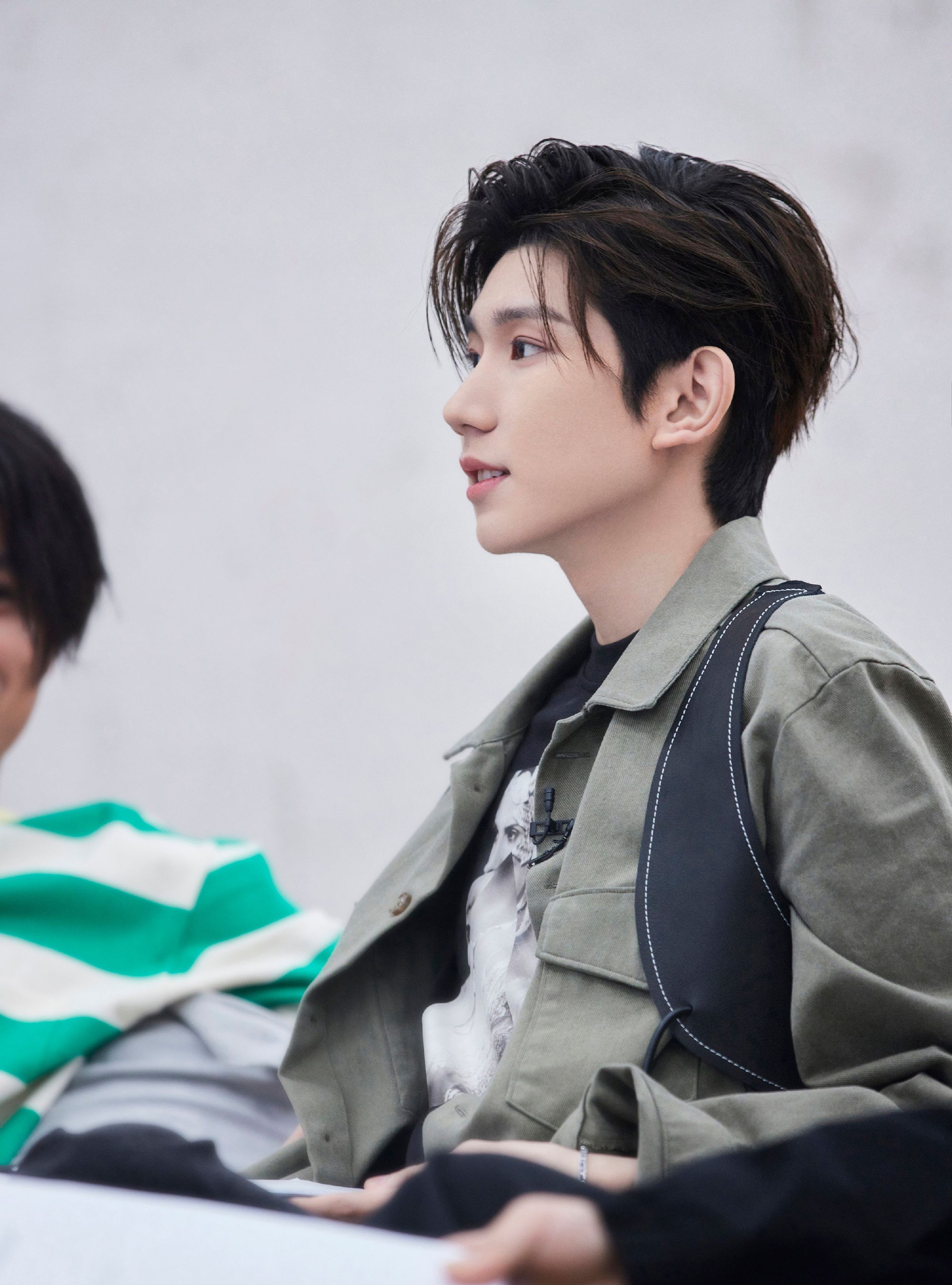 明日选手闹脾气王源变身反矫达人应对好像他才是来参赛的