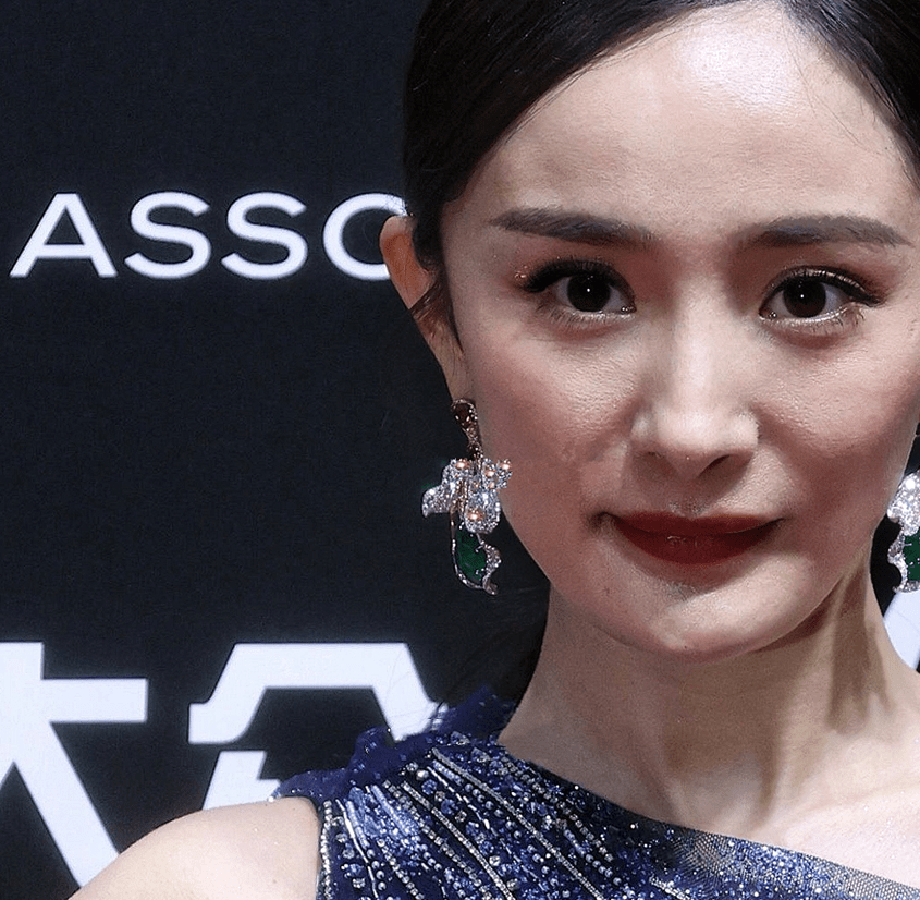 真实!明星大量未修图曝光,热巴毛孔闭口一堆,杨幂皮肤松垮