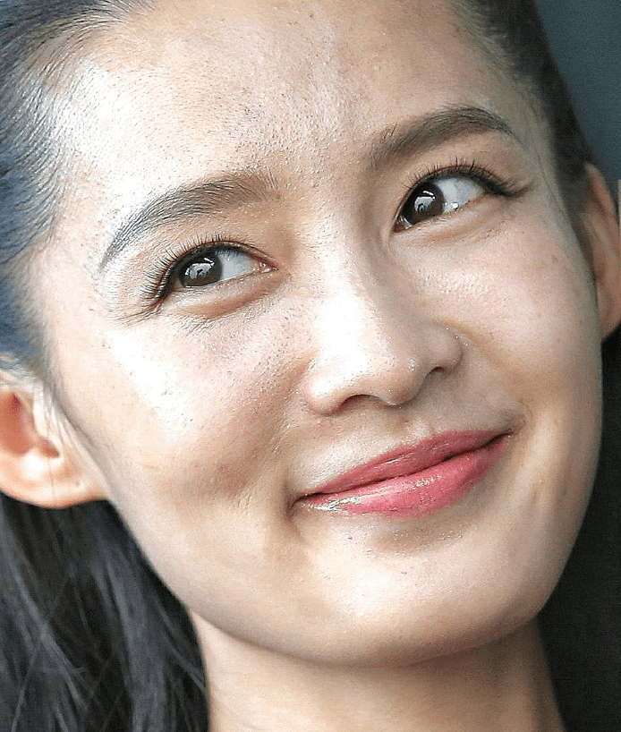 真实!明星大量未修图曝光,热巴毛孔闭口一堆,杨幂皮肤松垮