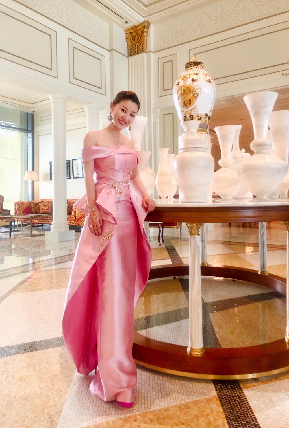 对话精英珠宝女王朱娜莎优雅且独立着