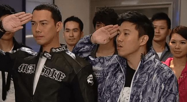 看到欧阳靖见到谢天华就敬礼喊"laughing sir",真就一秒梦回港剧