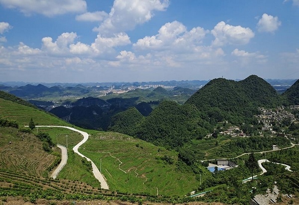 安顺普定:车轮滚滚话幸福