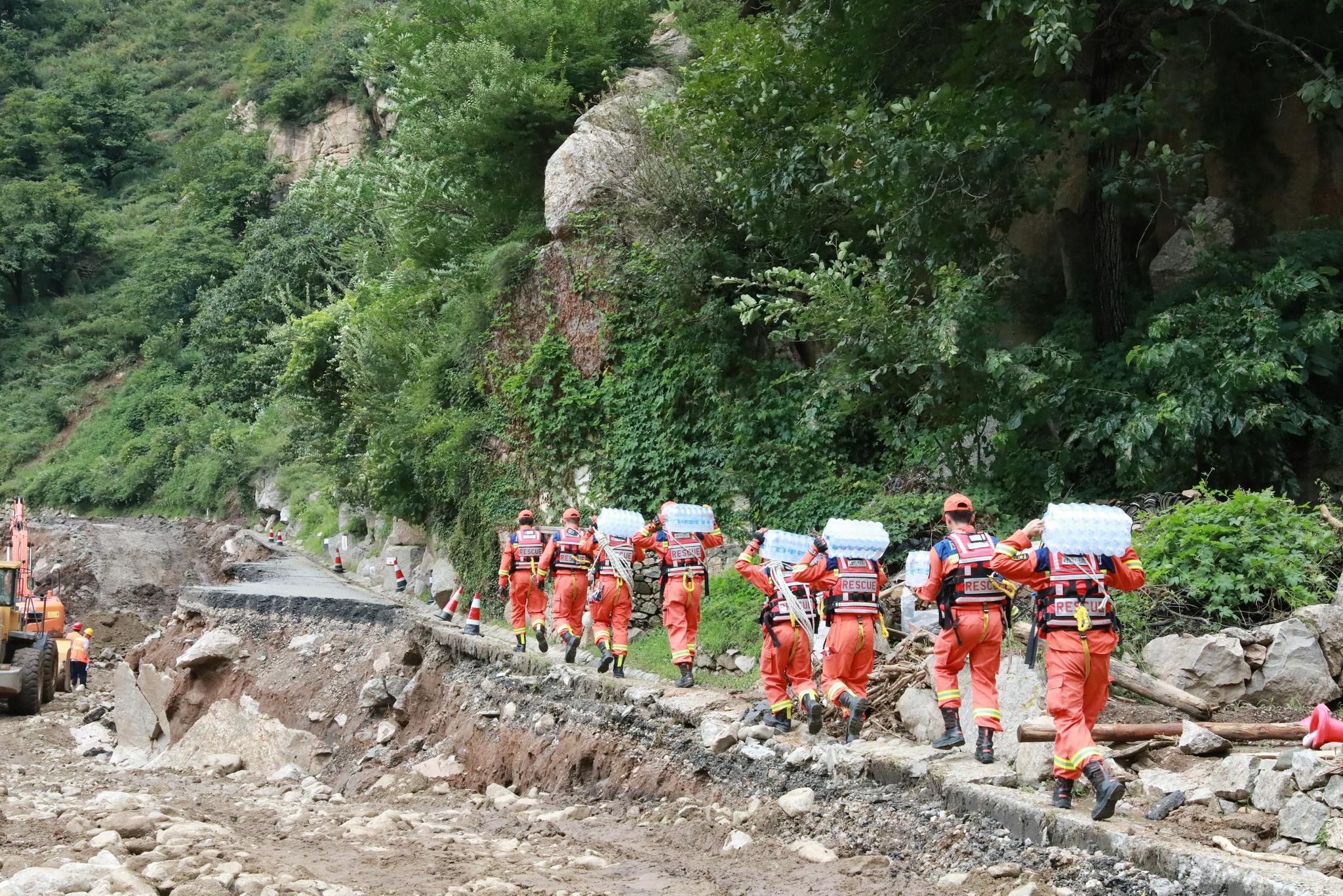 陕西蓝田:暴雨致基础设施损毁严重