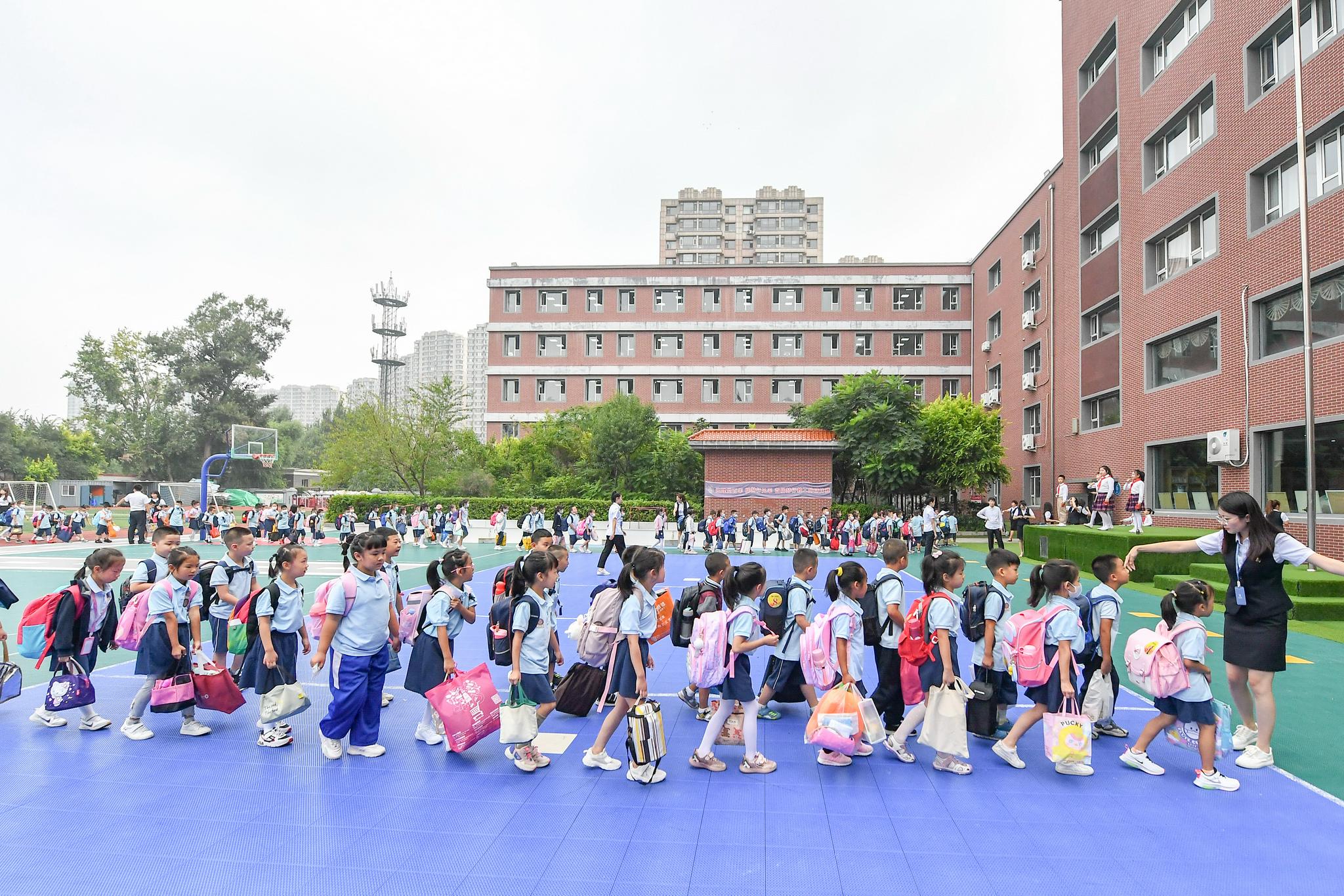 长春中小学迎开学