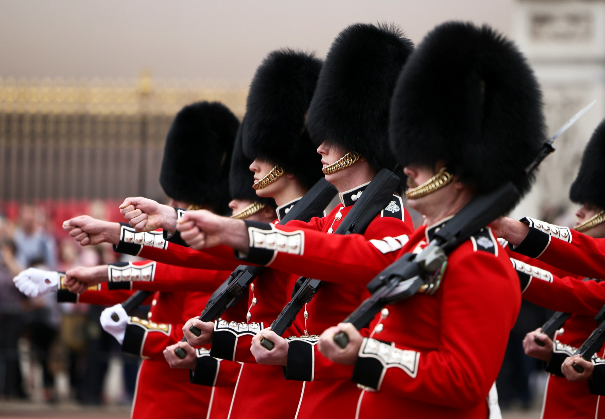 白金汉宫卫兵换岗仪式恢复举行