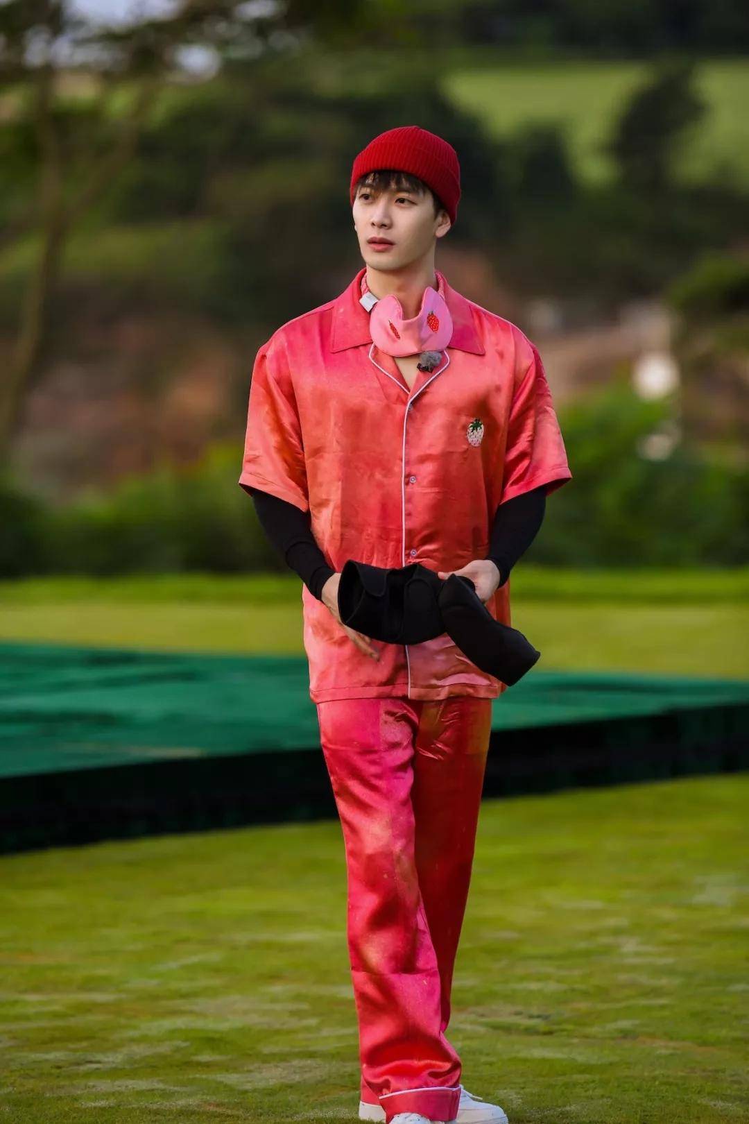 嗨放派首期太阳威力火爆全网嗨放boys追日行动热血满满