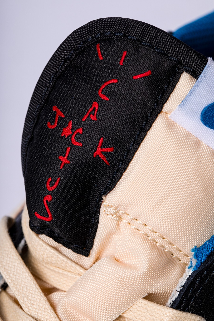 市价破8000闪电倒钩aj1的鬼脸都笑麻了只有一点不满意