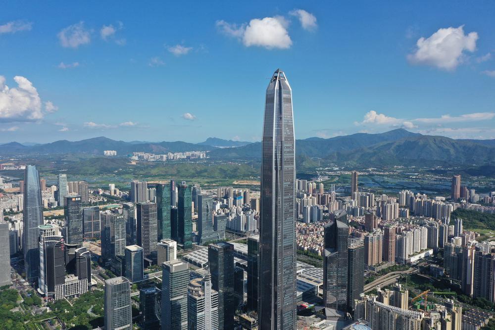 粤直击飞越深圳平安金融中心看蜘蛛人高空作业