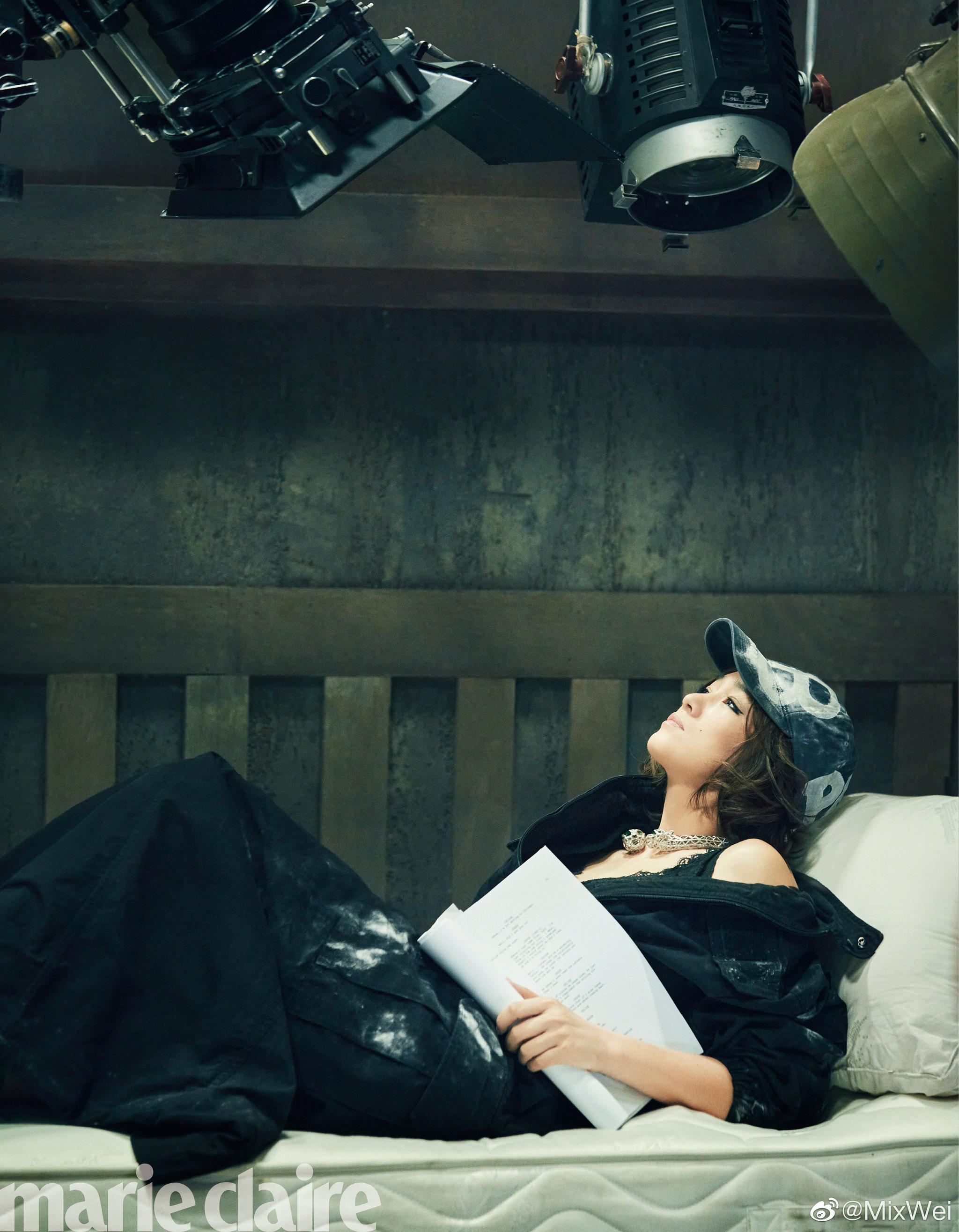 巩俐电影造型封面大片释出 冷冽酷飒张力十足