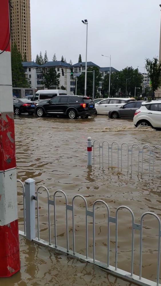 一场大暴雨徐州人上班太难了今天你迟到了吗