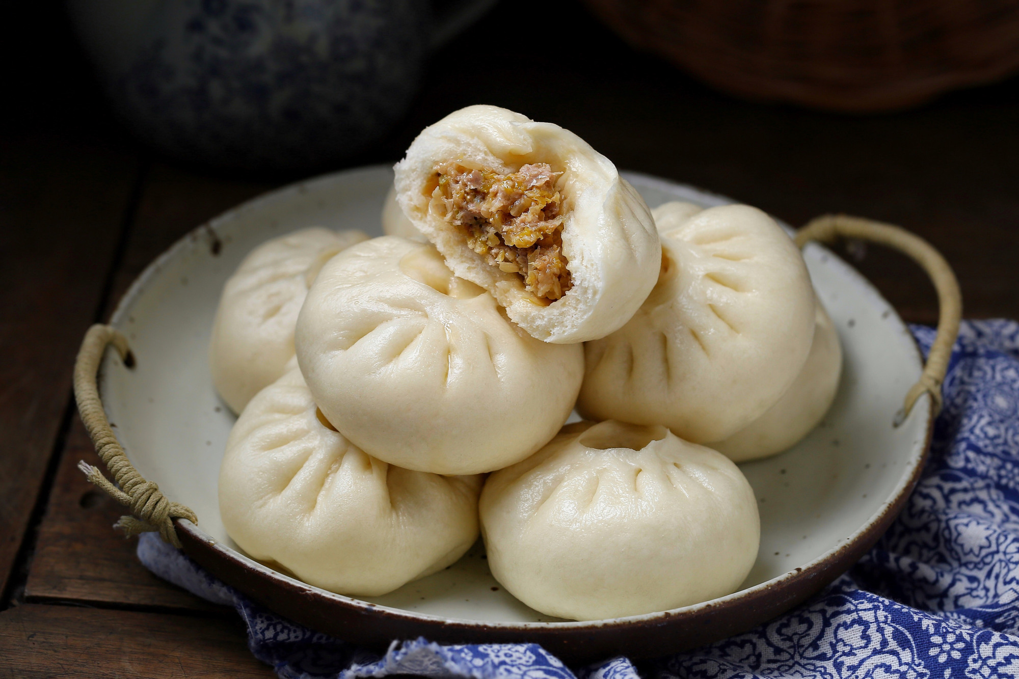 美味的酸菜牛肉包子