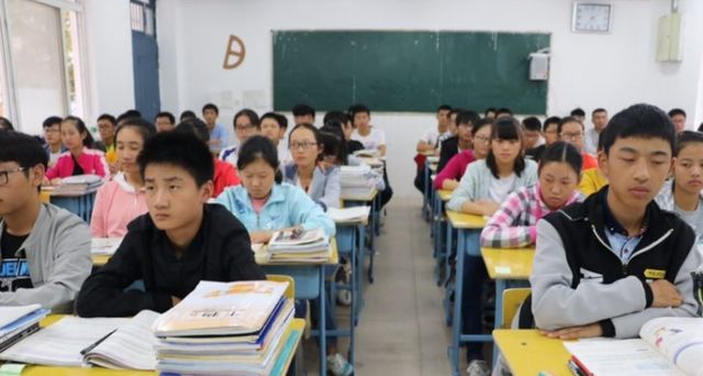 高考工厂翻车了?全校仅一名同学考上清华,考上985的也寥寥无几休闲区蓝鸢梦想 - Www.slyday.coM