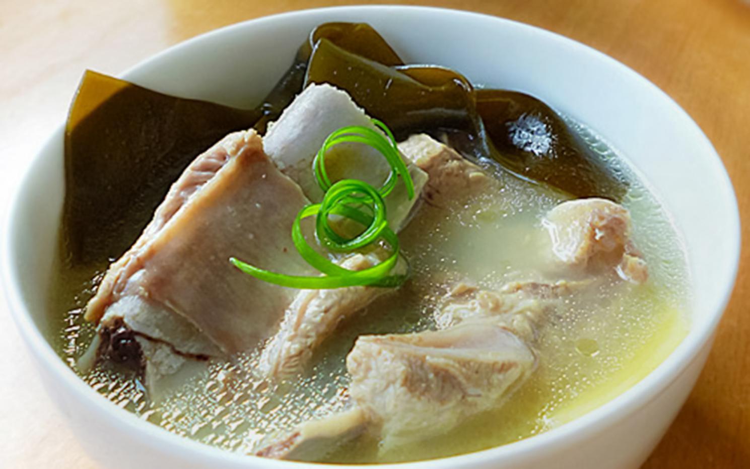 美味的薏仁海带排骨汤