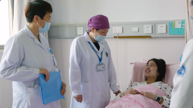 这位"接生妈妈"用双手迎接新生,创造希望!|产妇_新浪新闻