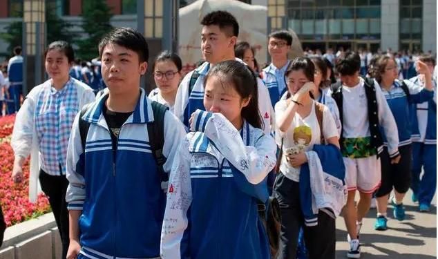 高考工厂翻车了?全校仅一名同学考上清华,考上985的也寥寥无几休闲区蓝鸢梦想 - Www.slyday.coM