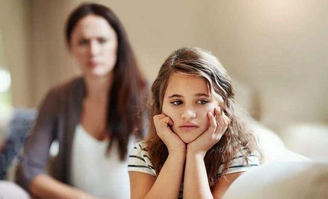 “再说一遍就给我滚回去”,女儿要手机玩被妈妈大吼,当场懵了休闲区蓝鸢梦想 - Www.slyday.coM