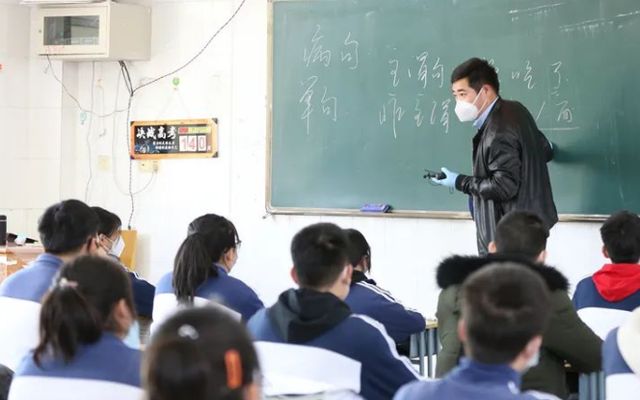 高考工厂翻车了?全校仅一名同学考上清华,考上985的也寥寥无几休闲区蓝鸢梦想 - Www.slyday.coM