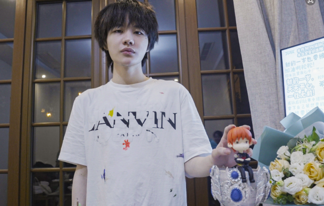 lpl选手界的托尼老师刘青松发型频繁更换这颜值不出道可惜