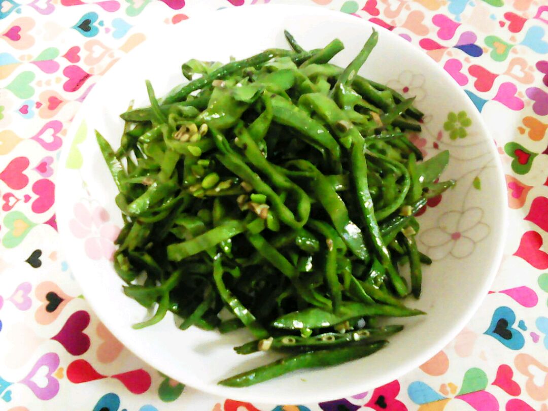 干香浓郁的干煸眉豆简单好学又一道下饭的家常炒菜等着你呦