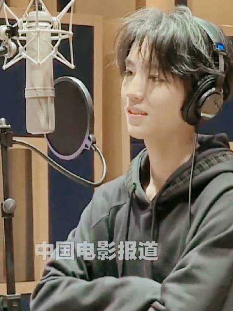 六公主镜头下王俊凯在录音棚这段怼脸拍yyds
