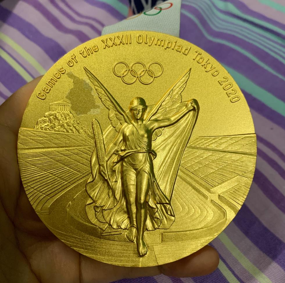 东京奥运奖牌质量不咋地！蹦床冠军朱雪莹轻轻一抠 竟然掉皮了休闲区蓝鸢梦想 - Www.slyday.coM