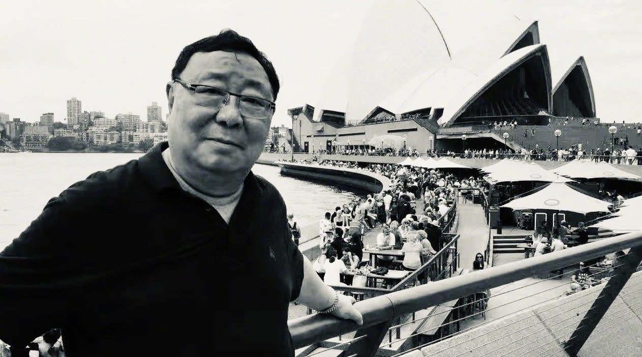 8月24日,知名主持人曹可凡发文悼念导演屠耀麟