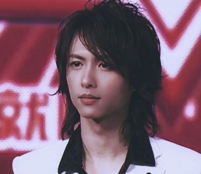 而张淇是可以的,颜值确实给人一种年轻感,到了这个年纪还有年轻态的