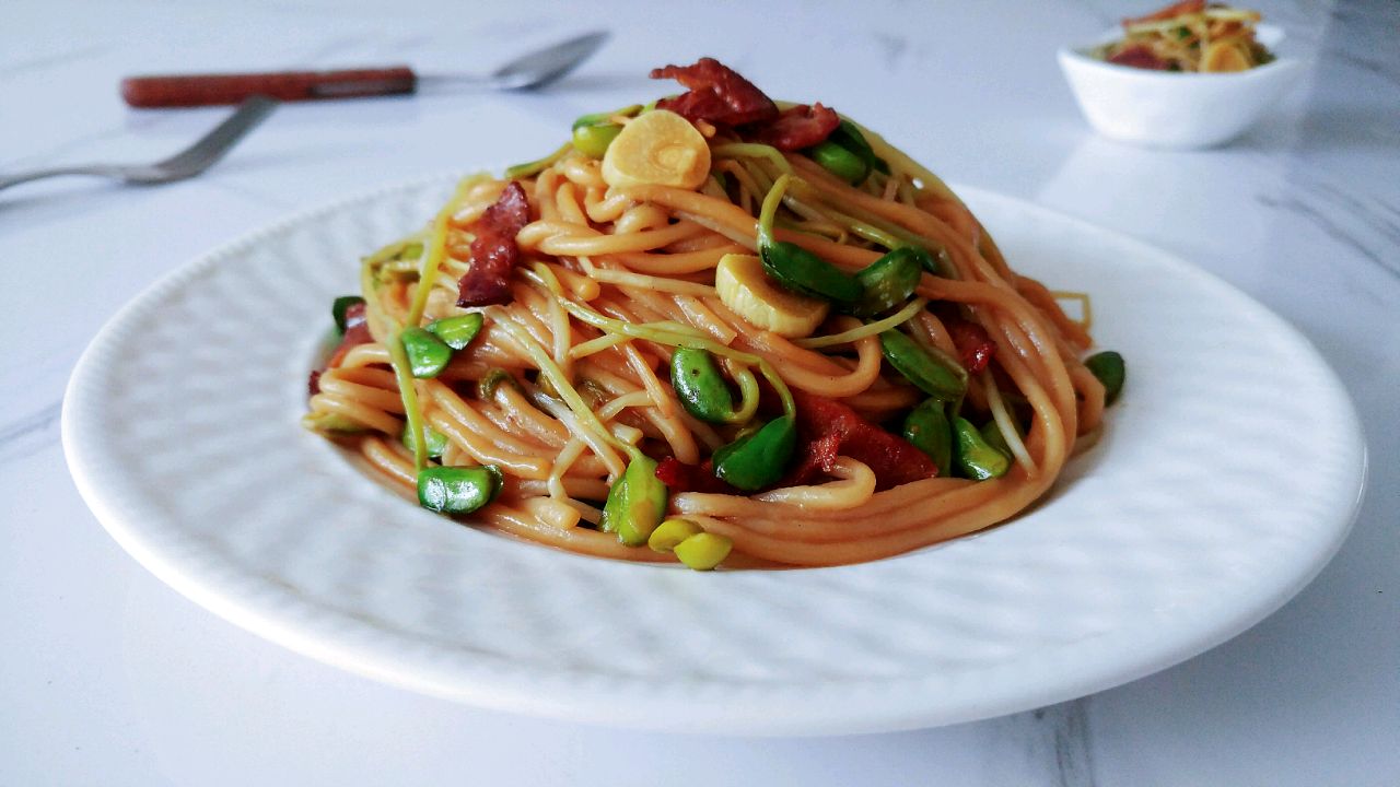 酸菜培根酱香面