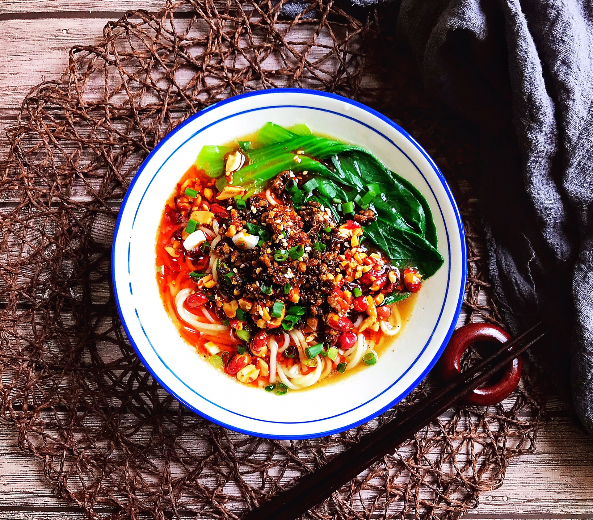 外面15一碗的担担面我们自己在家做简单味道好