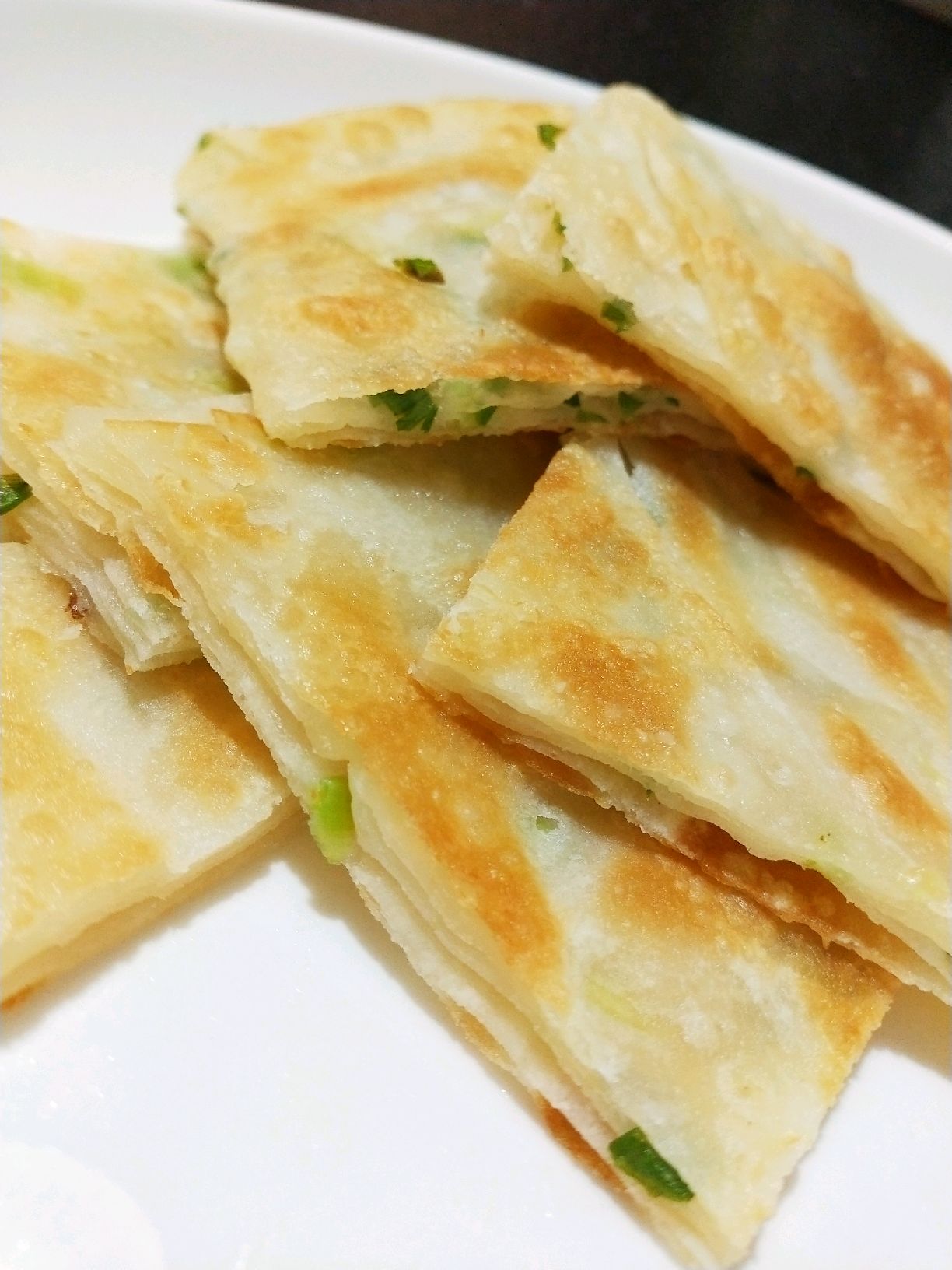 快手版葱油饼层层酥脆葱香浓郁不配菜空嘴都好吃快来试试