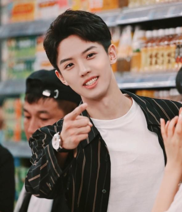 20岁结婚的周峻纬要演甜宠剧男主看到女主周夫人可以放心了