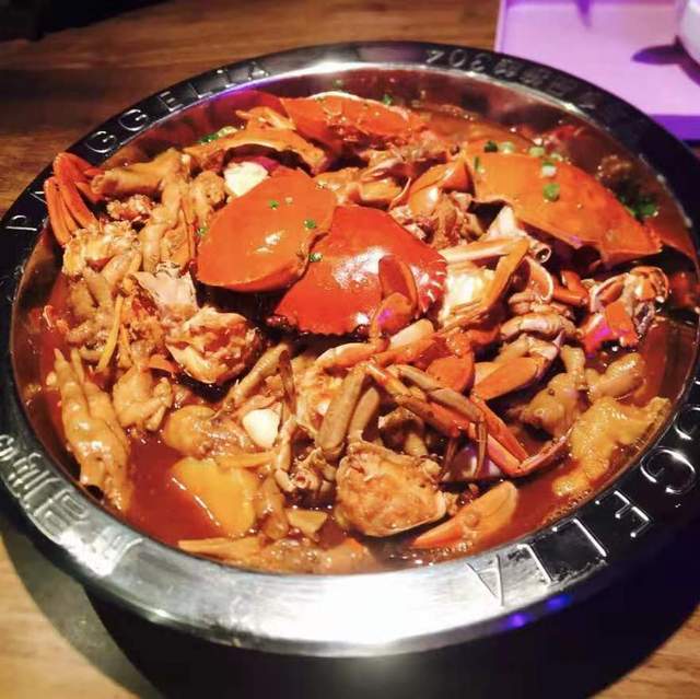 卖隔夜死蟹、变味肉、土豆、日接客10万！“胖哥俩肉蟹煲”被曝光休闲区蓝鸢梦想 - Www.slyday.coM