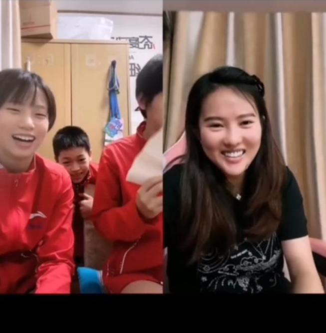 全红婵谈首入国家队:周六给何教练打电话,周日中午就到北京了休闲区蓝鸢梦想 - Www.slyday.coM 全红婵谈首入国家队:周六给何教练打电话,周日中午就到北京了休闲区蓝鸢梦想 - Www.slyday.coM