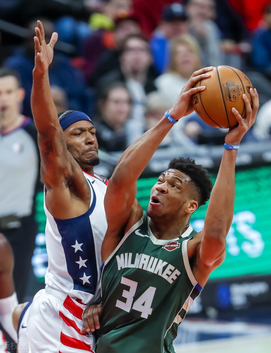 字母哥的历史地位超越了加内特,皮尔斯:说这话的人简直自不量力