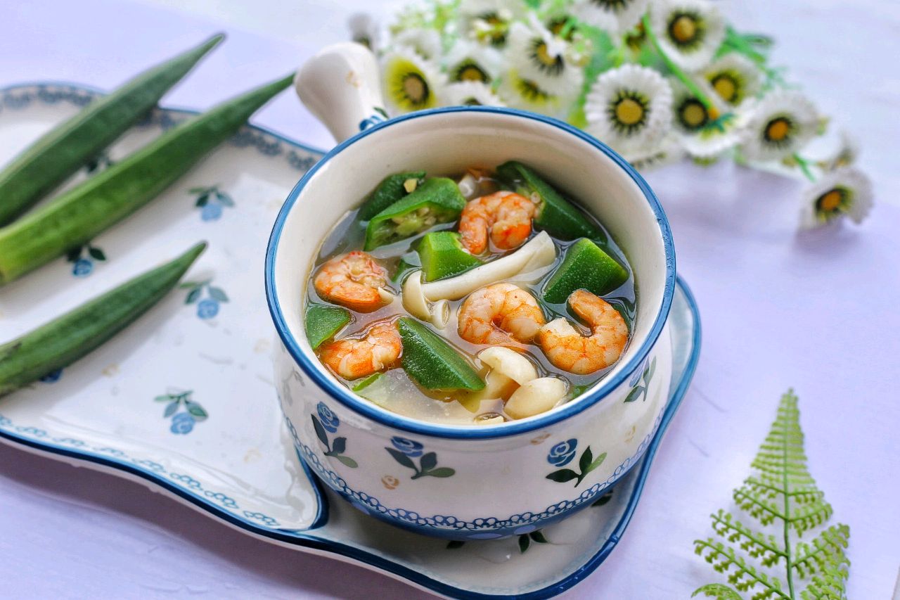 简单又快手的秋葵虾仁菇菌汤10分钟做一大锅清淡营养又好喝