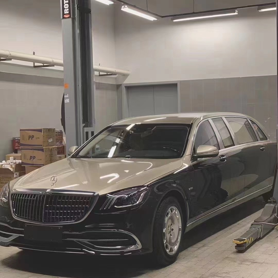 奔驰s级的天花板迈巴赫680普尔曼双色版限量版