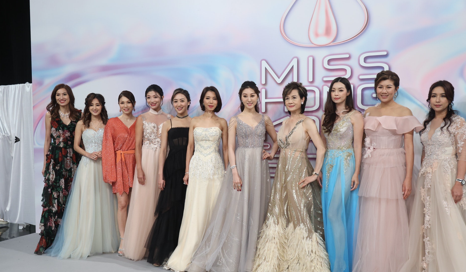 历年港姐三甲罕见重聚46岁林丽薇保养得宜同框27岁晚辈显年轻