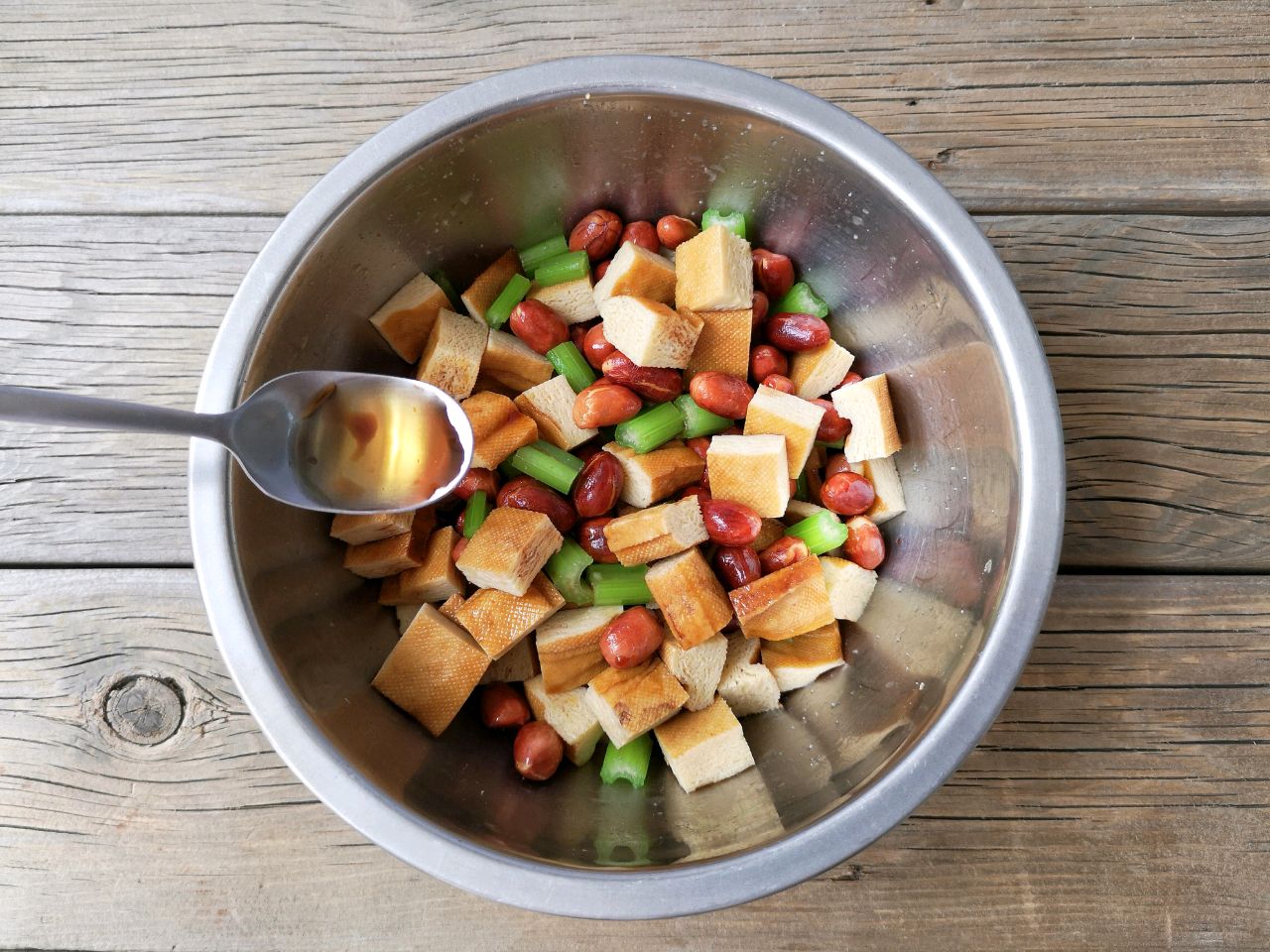 好吃的花生凉拌豆腐干