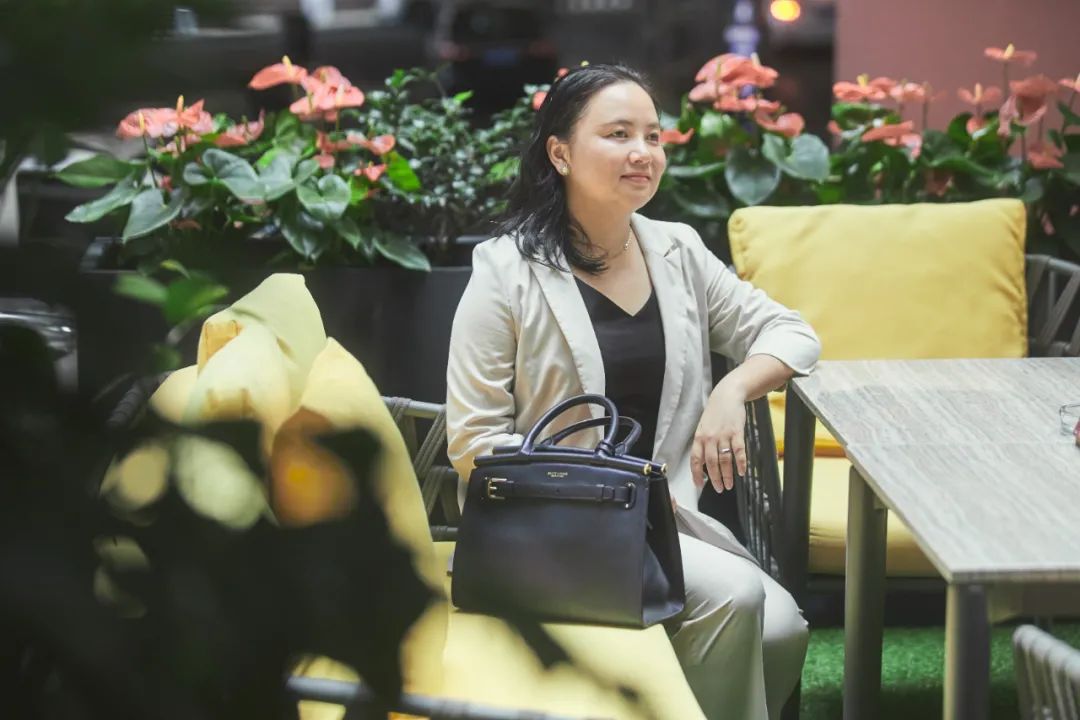 对抗浮躁戴上耳机我们找到了耳朵里的乌托邦