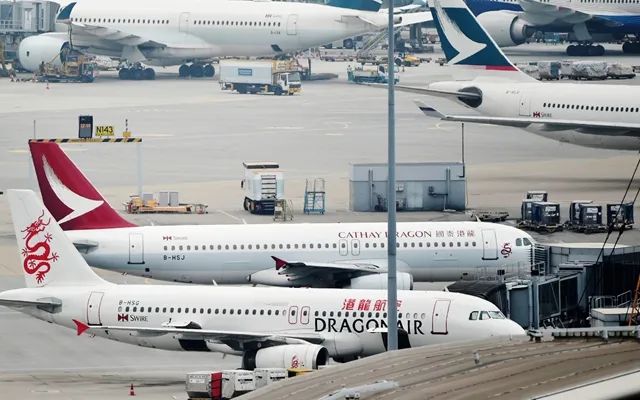 香港国际机场的停机坪.新华社资料