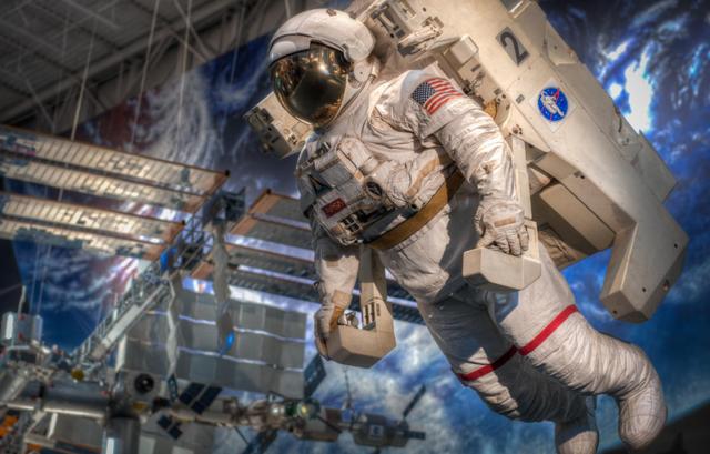 中国航天员再次出舱,韩国人:航天服是美国二手的吧?