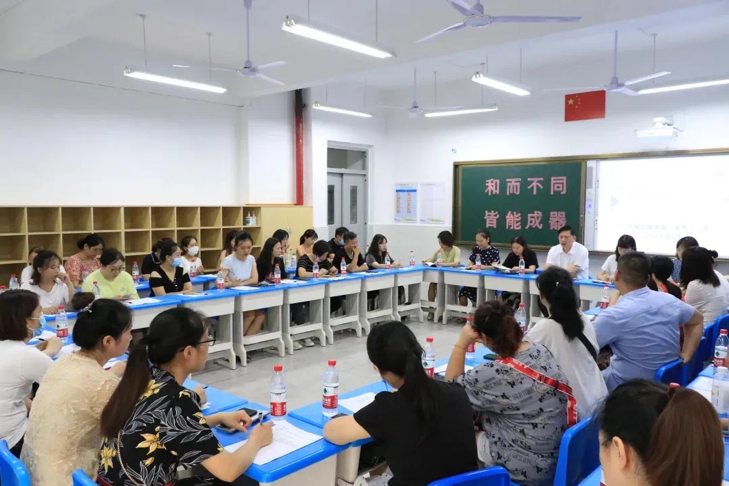 谢家湾(金茂)小学举行新学年家委会座谈会