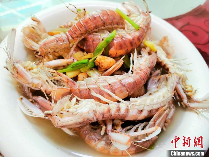 南海开渔后会濑尿的虾在广东侨乡台山备受青睐